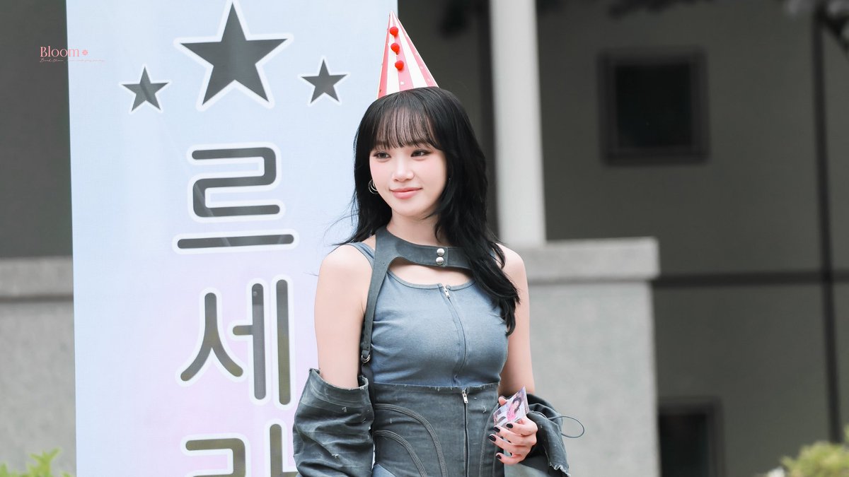 Bloom_kcw's tweet photo. 260502 4주년 축하해🥳🥳🥳

#김채원 #CHAEWON #チェウォン 
#르세라핌 #LE_SSERAFIM
#LE_SSERAFIM4thAnniversary https://t.co/HhKKgn0JWt