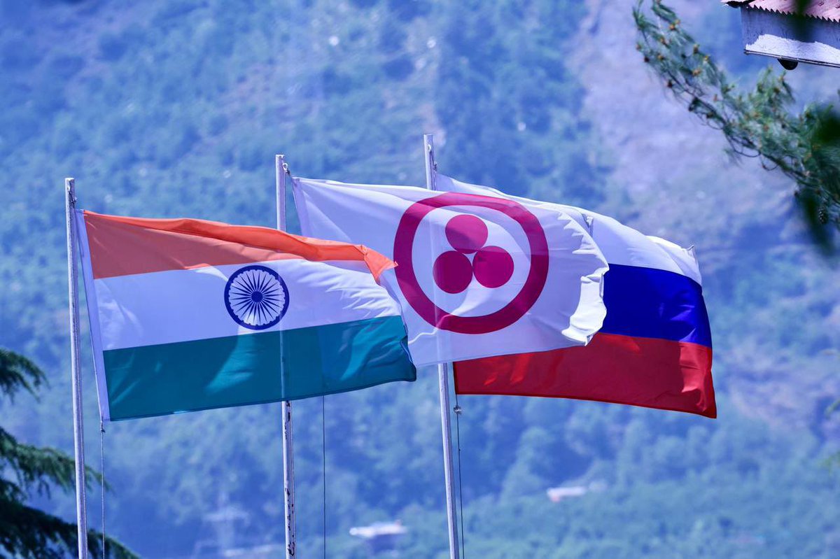RusEmbIndia's tweet image. 🇷🇺🇮🇳 On May 1, the annual Spring #RussiaIndia Festival of Culture opened at the International Roerich Memorial Trust in #Naggar, #HimachalPradesh.

👉🏻 t.me/RusEmbIndia/15…

#DruzhbaDosti
#Roerichs