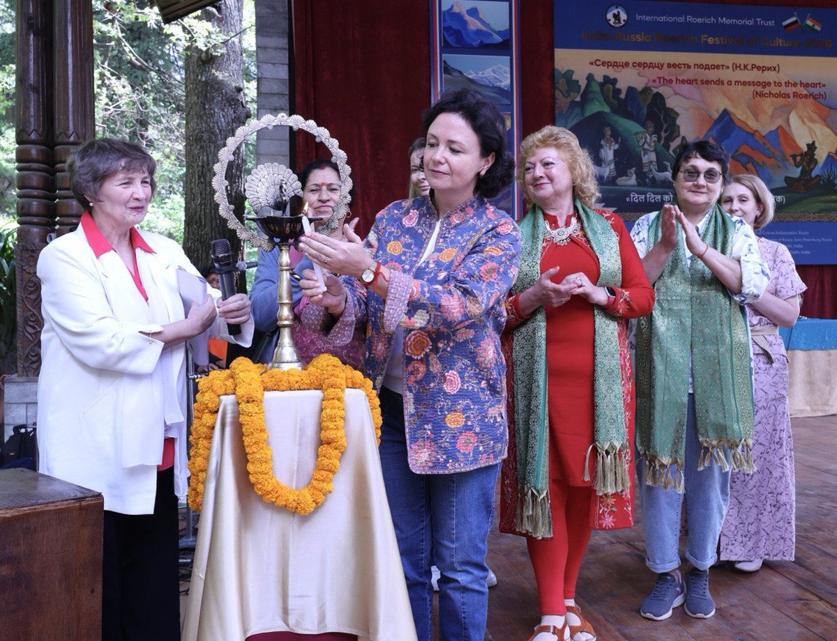 RusEmbIndia's tweet image. 🇷🇺🇮🇳 On May 1, the annual Spring #RussiaIndia Festival of Culture opened at the International Roerich Memorial Trust in #Naggar, #HimachalPradesh.

👉🏻 t.me/RusEmbIndia/15…

#DruzhbaDosti
#Roerichs