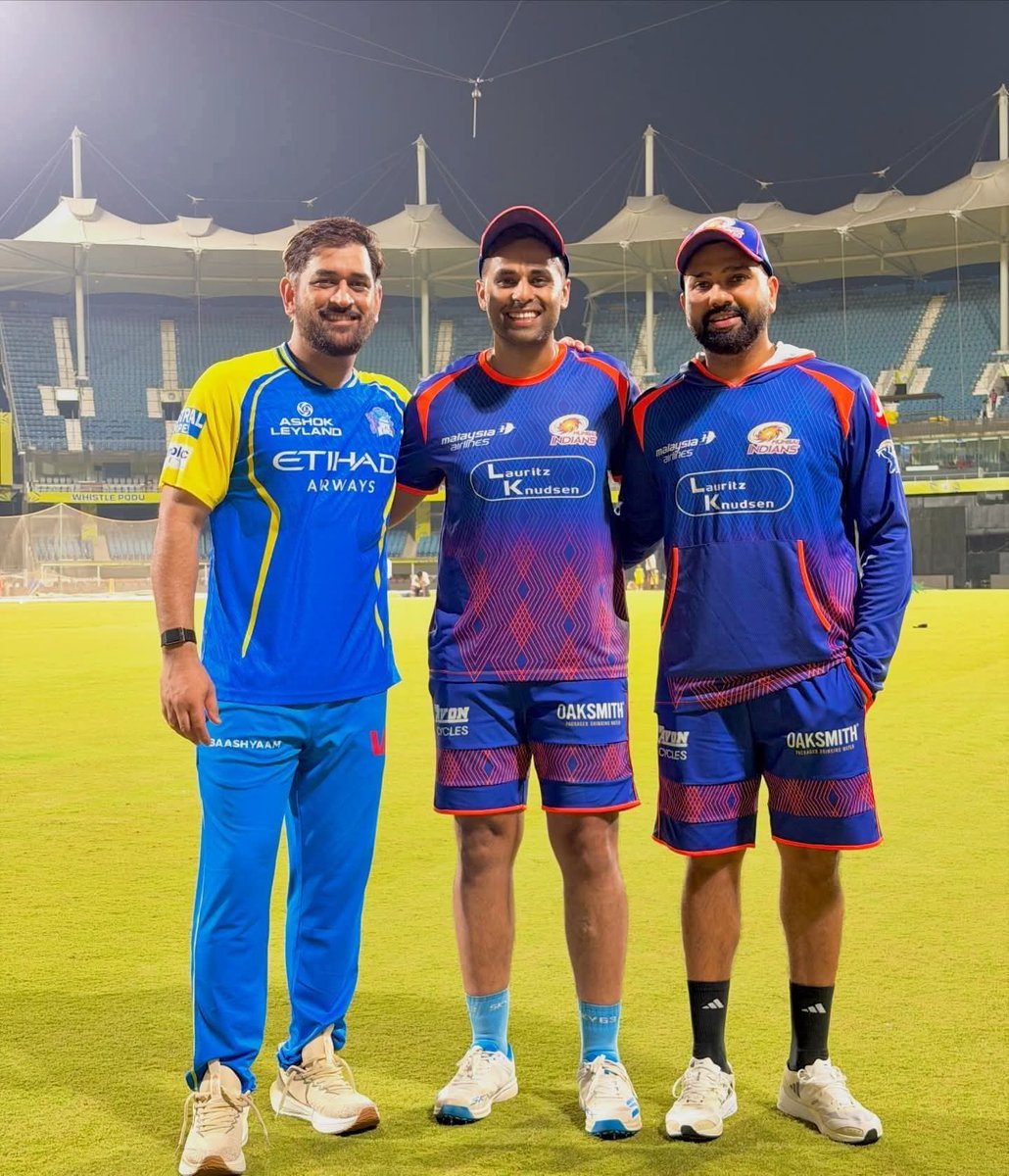saba9361's tweet photo. 🚨 #MSDhoni IS BACK 🚨
During the #RajasthanRoyals vs #DelhiCapitals match, #JatinSapru asked #SureshRaina about Dhoni’s return, mentioning his inside #ChennaiSuperKings knowledge.
Raina said, “He might play tomorrow.”
#AakashChopra joked that Raina had been saying this for the last three matches.
Raina then confidently repeated, “He is playing tomorrow against #MumbaiIndians.”
Looks like Dhoni’s return is finally confirmed.