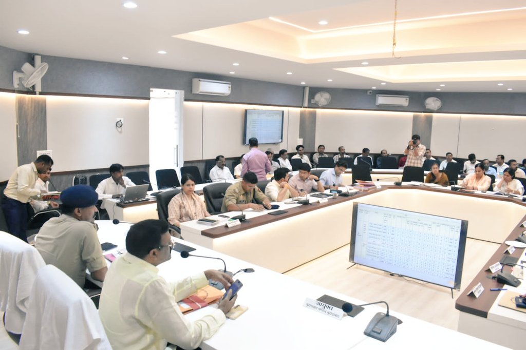Comm_Moradabad's tweet photo. ‼️DIVISION JOURNAL‼️
Mbd Diary
Dated :-
30/04/26
⚪⚪
कानून-व्यवस्था
मण्डल स्तरीय बैठक
Law & Order
Review
Divisional Meet
#MbdJournal
@CMOfficeUP https://t.co/mgiwNmBnHn