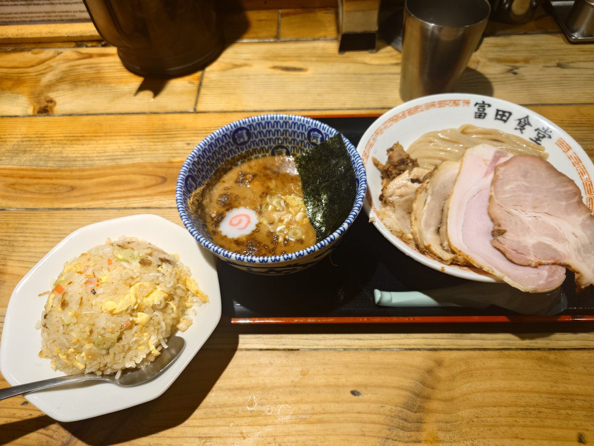 はる tweet media