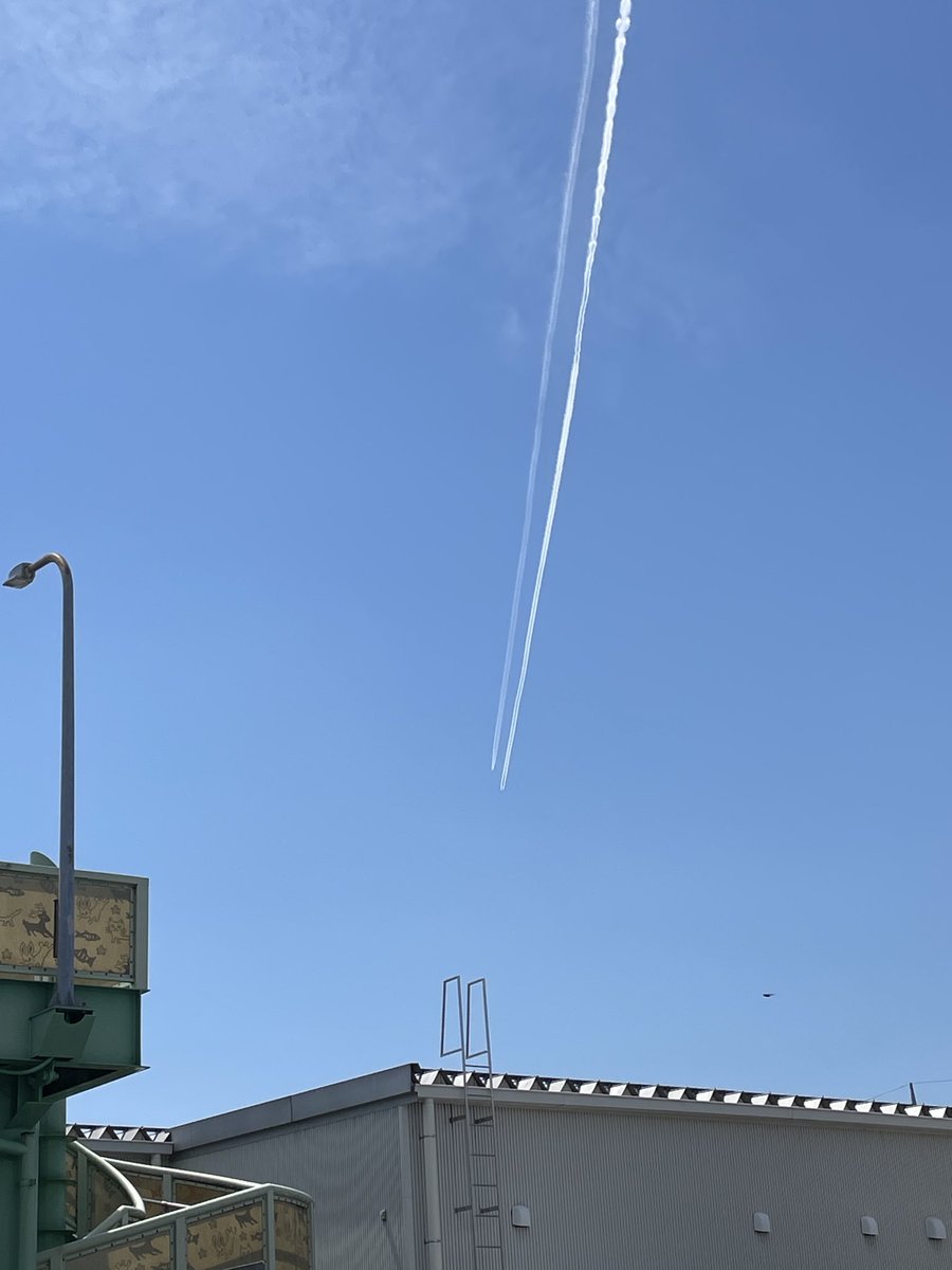 なんか珍しい飛行機雲が見れた気がする！