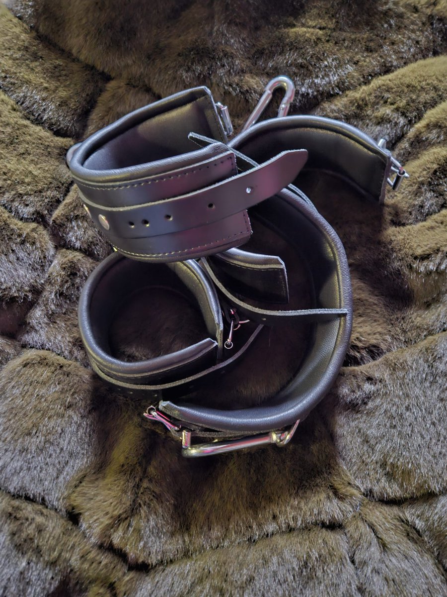I love to restrain you.
#lerenboeien #leatherlover #bdsmsessie