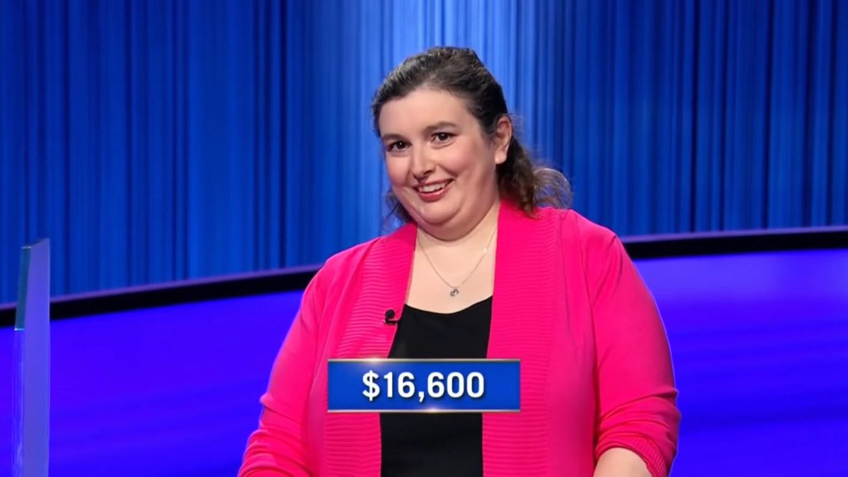 Jay_3085's tweet image. Kate Brody’s time as a J! Champ was cut short by Stephanie Perkins who defeated her in a runaway game to become a @Jeopardy! champion with a 1 DAY cash winnings total of $16,600 and she gets to enjoy the weekend, relax and come back and play on Monday. #Jeopardy! 📺🟦💰