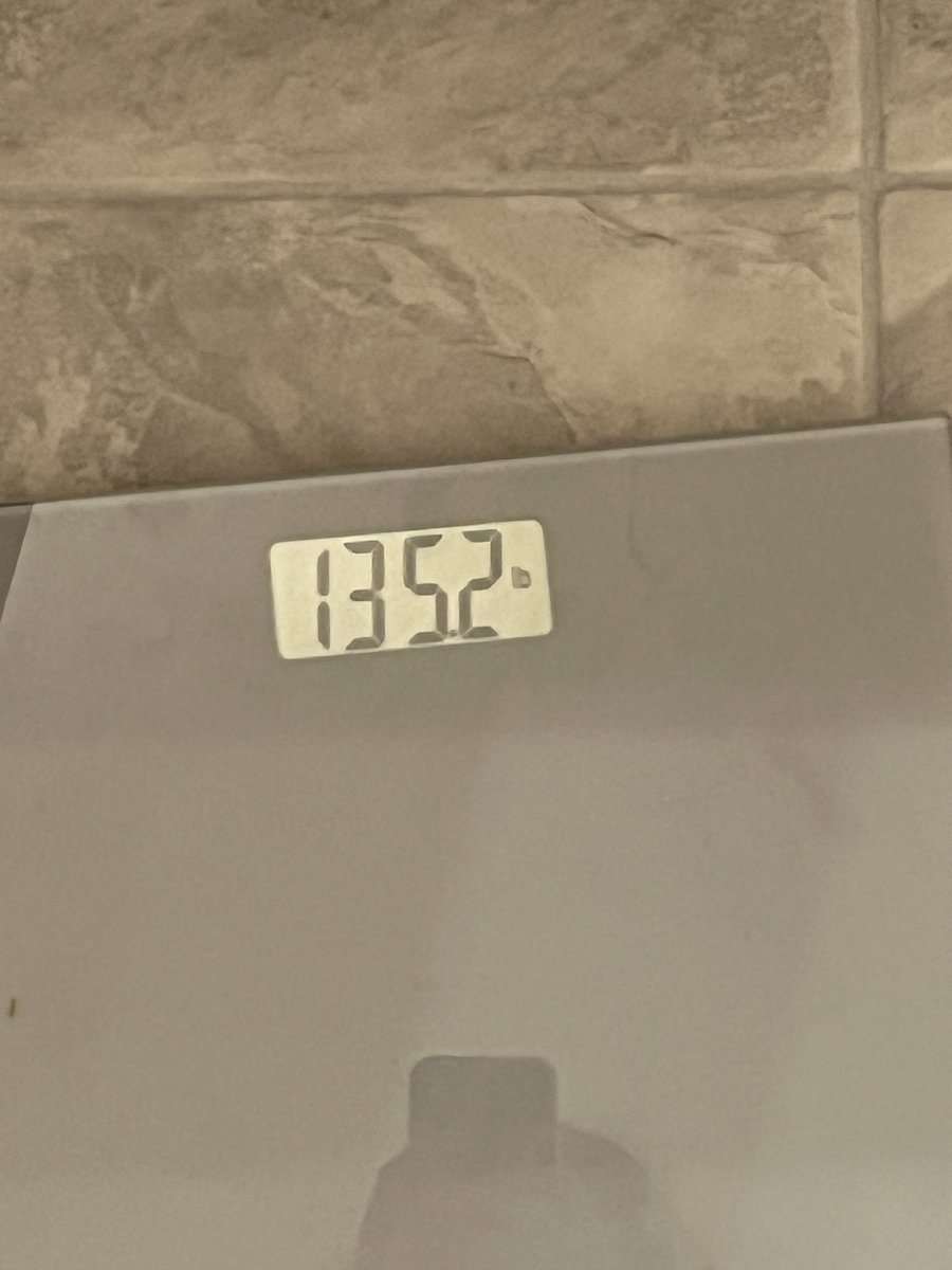 Flutters_11's tweet image. Right before lax poop vs right after I'll update again in the morning 

#laxatives #edtwt #weightloss