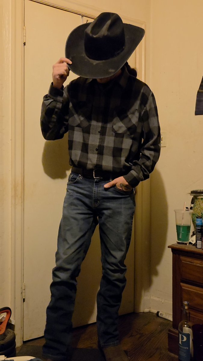 maverikjack's tweet photo. Don't have any pics that im not naked in 🤣. Fit for the evening. If you see me out and about, come say hi! https://t.co/VDQYKp9lMG