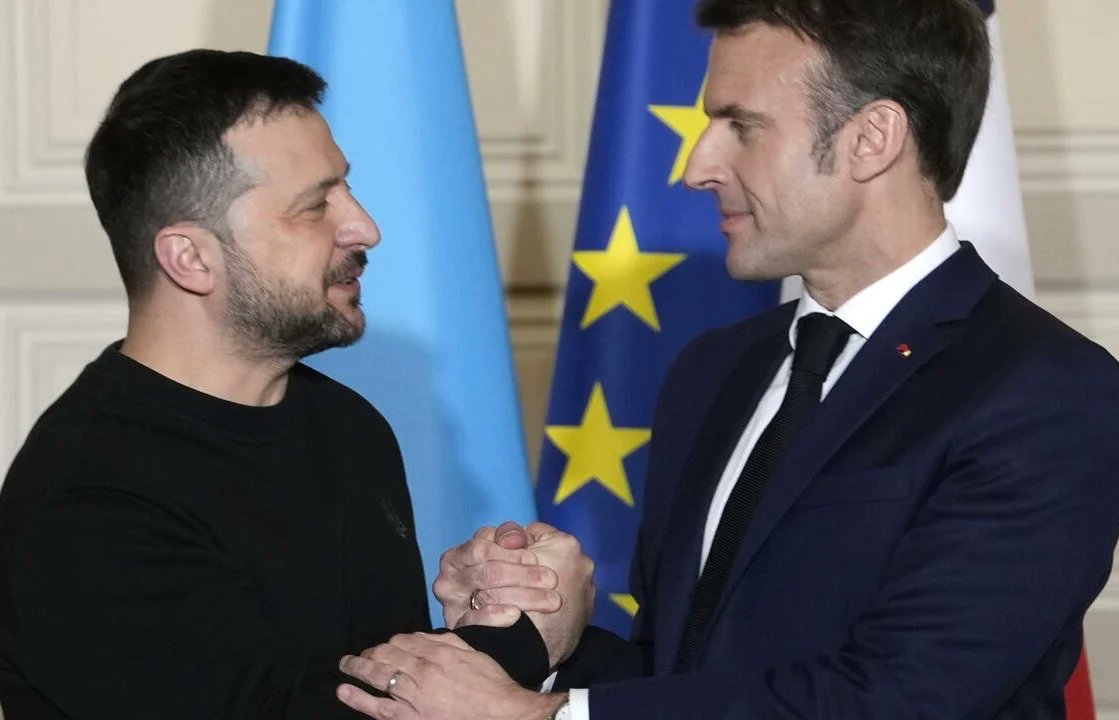 LesPatriotes64's tweet image. ❌Plus un euro pour l’Ukraine !
❌STOP à la guerre mortifère en Ukraine !
❌STOP aux milliards des citoyens européens qui la financent et la nourrissent !

Quand va s'arrêter ce funeste scénario ?
Nous ne serons sauvés que par nous mêmes !
Rejoignez-nous !
les-patriotes.fr/plus-un-euro-p…