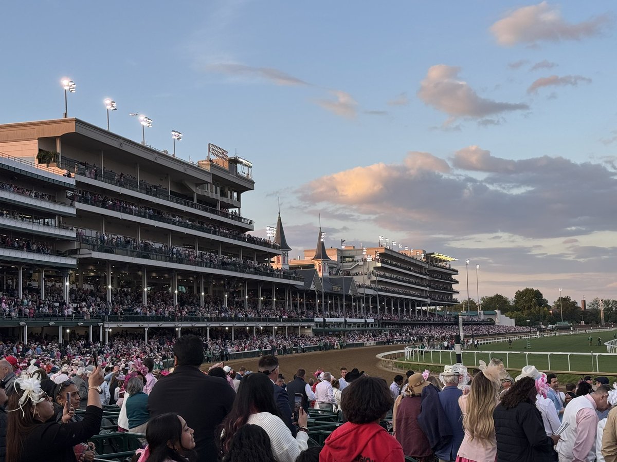 Go Baby Go! 🐎

Beautiful weather for Oaks Day at Churchill!

Love this time of year and the track is a blast!