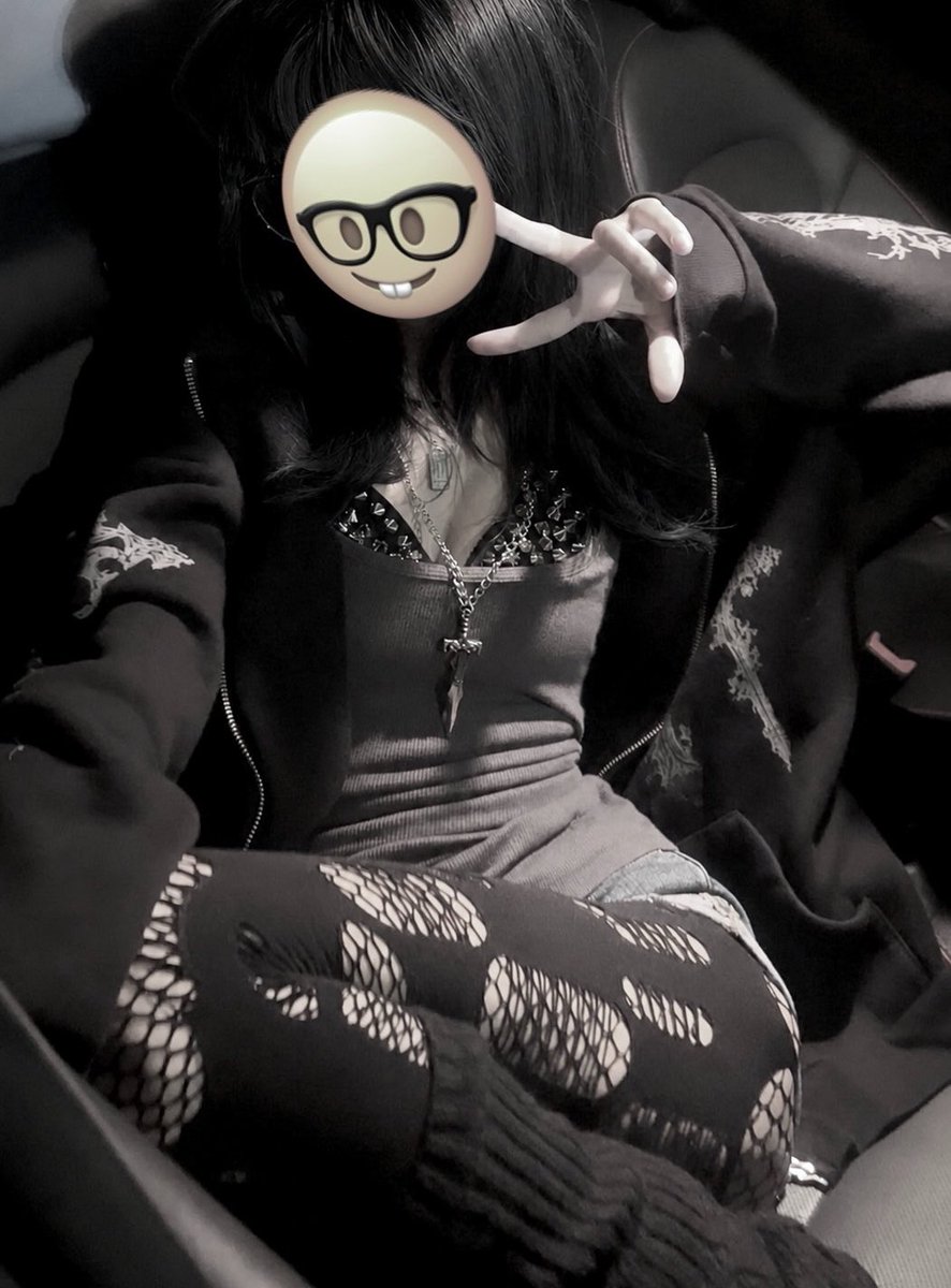 i9G0RE's tweet photo. i Am #nerding out on jungji . uhhhh ootd Oki https://t.co/6VTszZDF85
