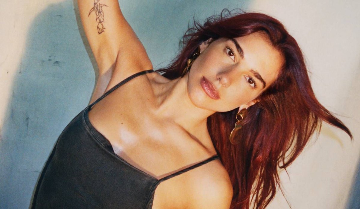 gaytimes's tweet image. 🚨 FROM THE ARCHIVE: @DUALIPA 🚨

In her 2024 cover story, the pop icon discusses the "experimental" sounds of her third album Radical Optimism, her connection to the LGBTQIA+ community and when we can expect her to guest judge #DragRace 👀 

buff.ly/aStOxi0