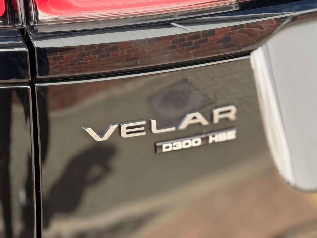 CNairobian1_'s tweet image. steering wheel◼️
Panoramic sunroof◼️
Rear mounted spoiler◼️
Multizone climate controls◼️
Front &amp;amp; side mounted curtain airbags◼️
Meridian premium surround sound system◼️
Electric tailgate◼️
4 wheel drive◼️
Traction control◼️

#landrover #rangerover #velar