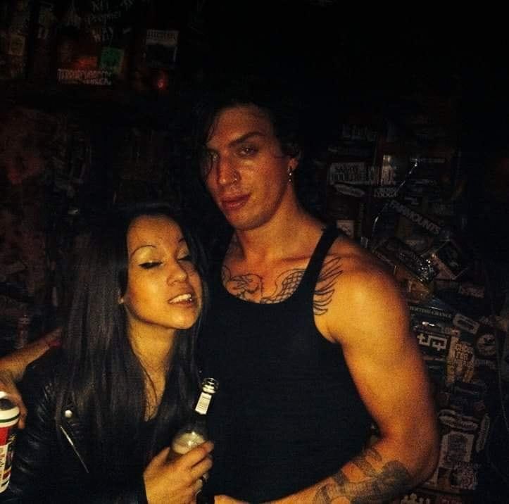 deathtalks_tv's tweet image. LOOOOOOOK !!! @RonnieRadke #SETUP  I don't think this is actually CALEB BEAL this has been happening a long time cuz he says "don't text me" that means cellphone. I've NEVER had this mans phone number. 

Just instagram so that would be msg or DM.. not text?

Looks like FRANCO put