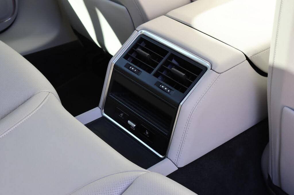 CNairobian1_'s tweet image. 18 way Adaptive sport seats with memory design◼️
Porsche communication management system ◼️
Porsche Traction Management System (PTMS)◼️
Traction control◼️

#porsche #panamera #panameraturbo #turbos