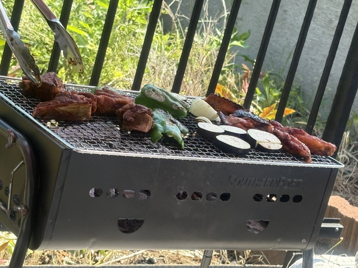 ahiraze's tweet photo. お家のお庭で家族BBQ😋ｳﾏｧ https://t.co/2Ja1tMBqTK