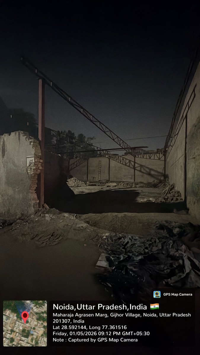 iamask____'s tweet photo. Illegal construction please verify it soon as posible @ADCPNoida @noidapolice @dmgbnagar @CeoNoida @noida_authority https://t.co/bgbCHYhvmP