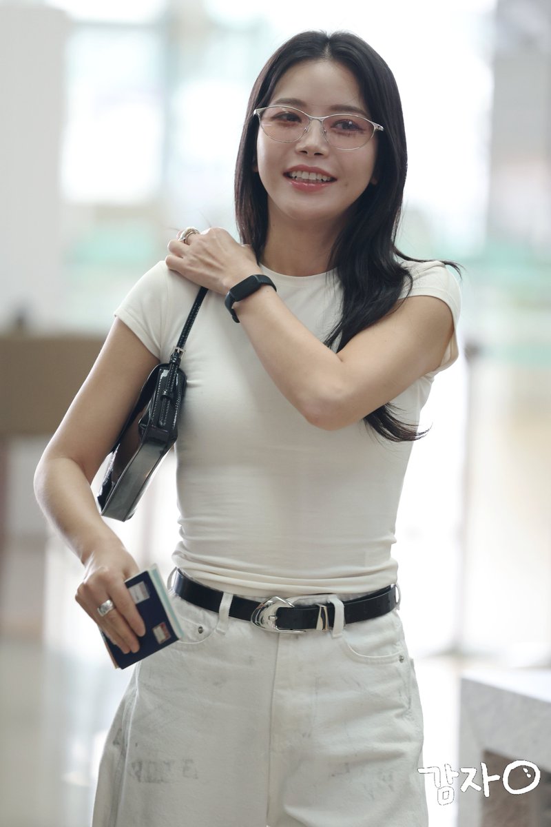 gamja619's tweet image. 260502 Solar ICN Departure🐰

조심히 다녀와~❤️

#솔라 #마마무 #solar #mamamoo