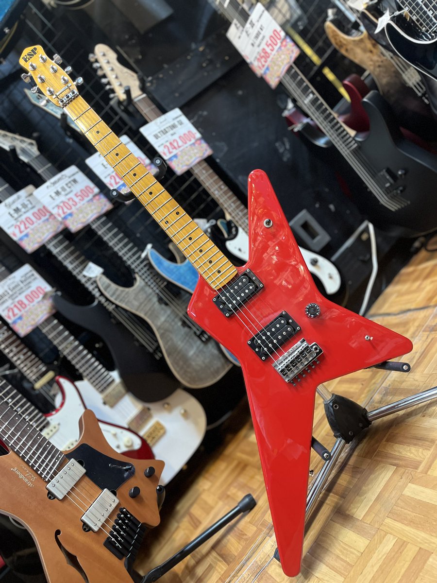 esptechhouse's tweet image. 【中古入荷速報！】
80年代ESP Randomstar Flicker1搭載
が入荷いたしました。

ESPロゴの革製ソフトケース、アーム付属です。

¥398,000-で店頭先行販売開始です！

詳細は後ほど...
#テクハスタッフサカモト
#ESP #LOUDNESS #中古ギター