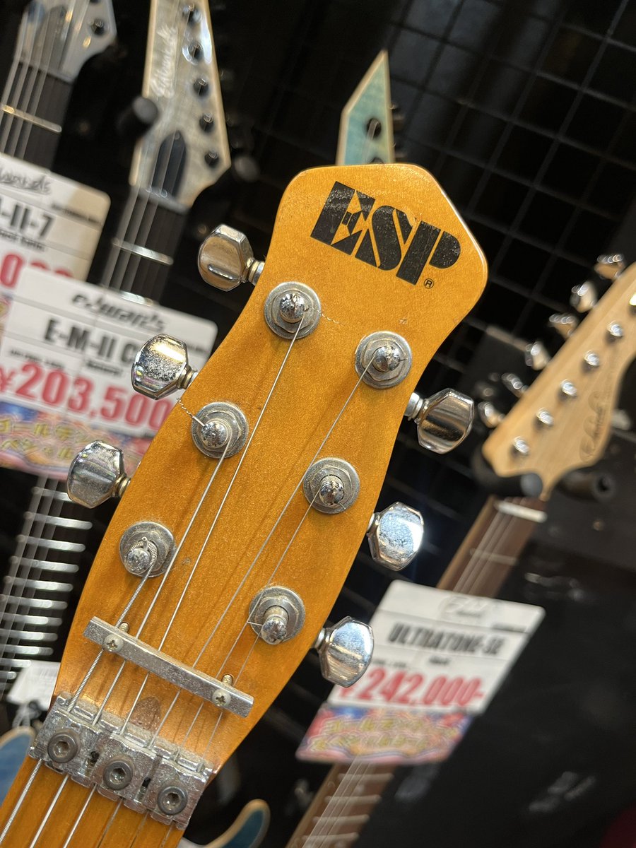 esptechhouse's tweet image. 【中古入荷速報！】
80年代ESP Randomstar Flicker1搭載
が入荷いたしました。

ESPロゴの革製ソフトケース、アーム付属です。

¥398,000-で店頭先行販売開始です！

詳細は後ほど...
#テクハスタッフサカモト
#ESP #LOUDNESS #中古ギター