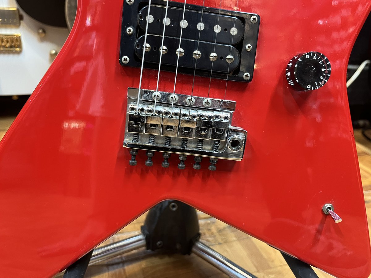 esptechhouse's tweet image. 【中古入荷速報！】
80年代ESP Randomstar Flicker1搭載
が入荷いたしました。

ESPロゴの革製ソフトケース、アーム付属です。

¥398,000-で店頭先行販売開始です！

詳細は後ほど...
#テクハスタッフサカモト
#ESP #LOUDNESS #中古ギター