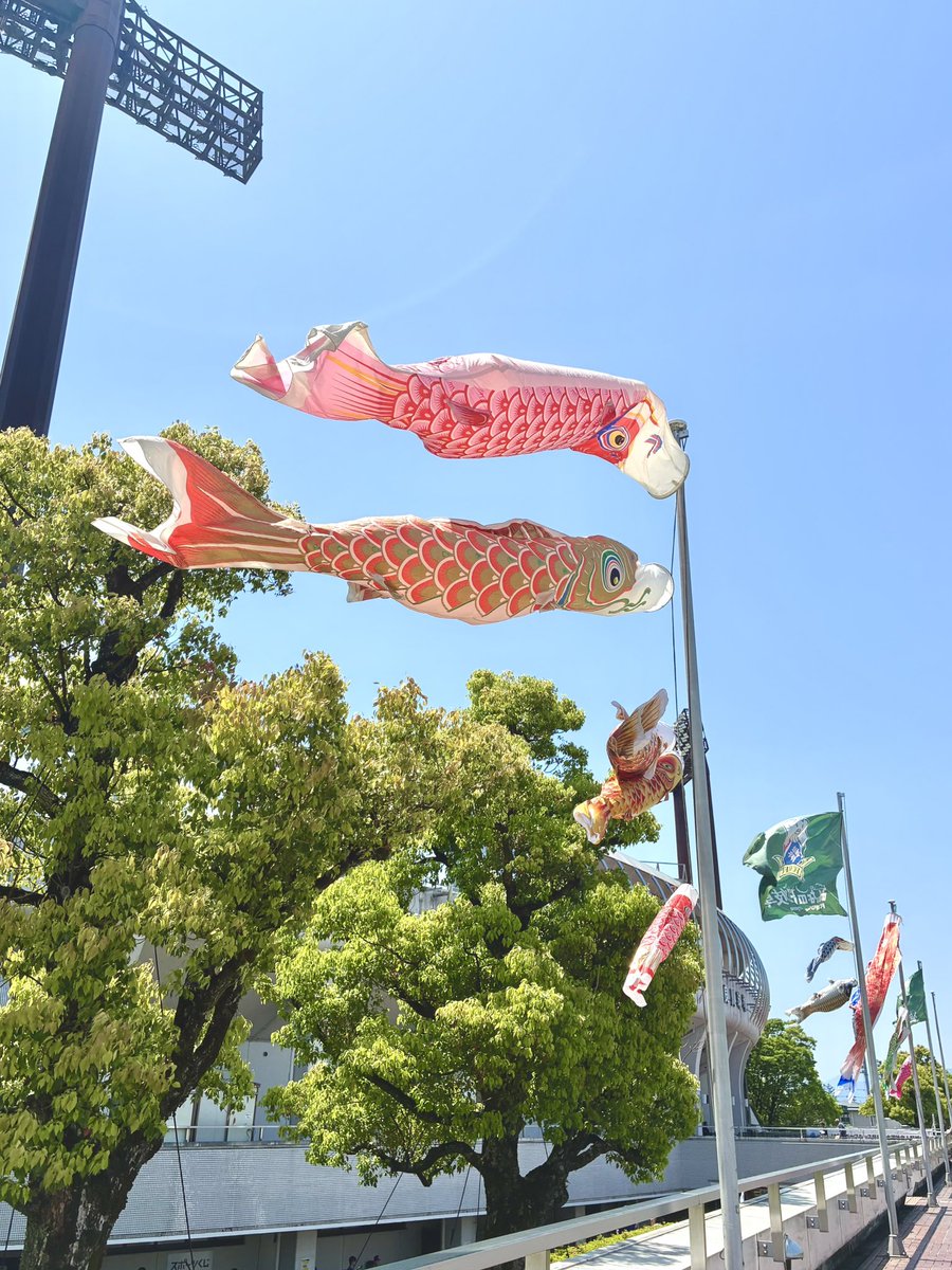 au_grandslam's tweet photo. 5月もよろしくお願いします🎏 https://t.co/7Wj2IoKEFC