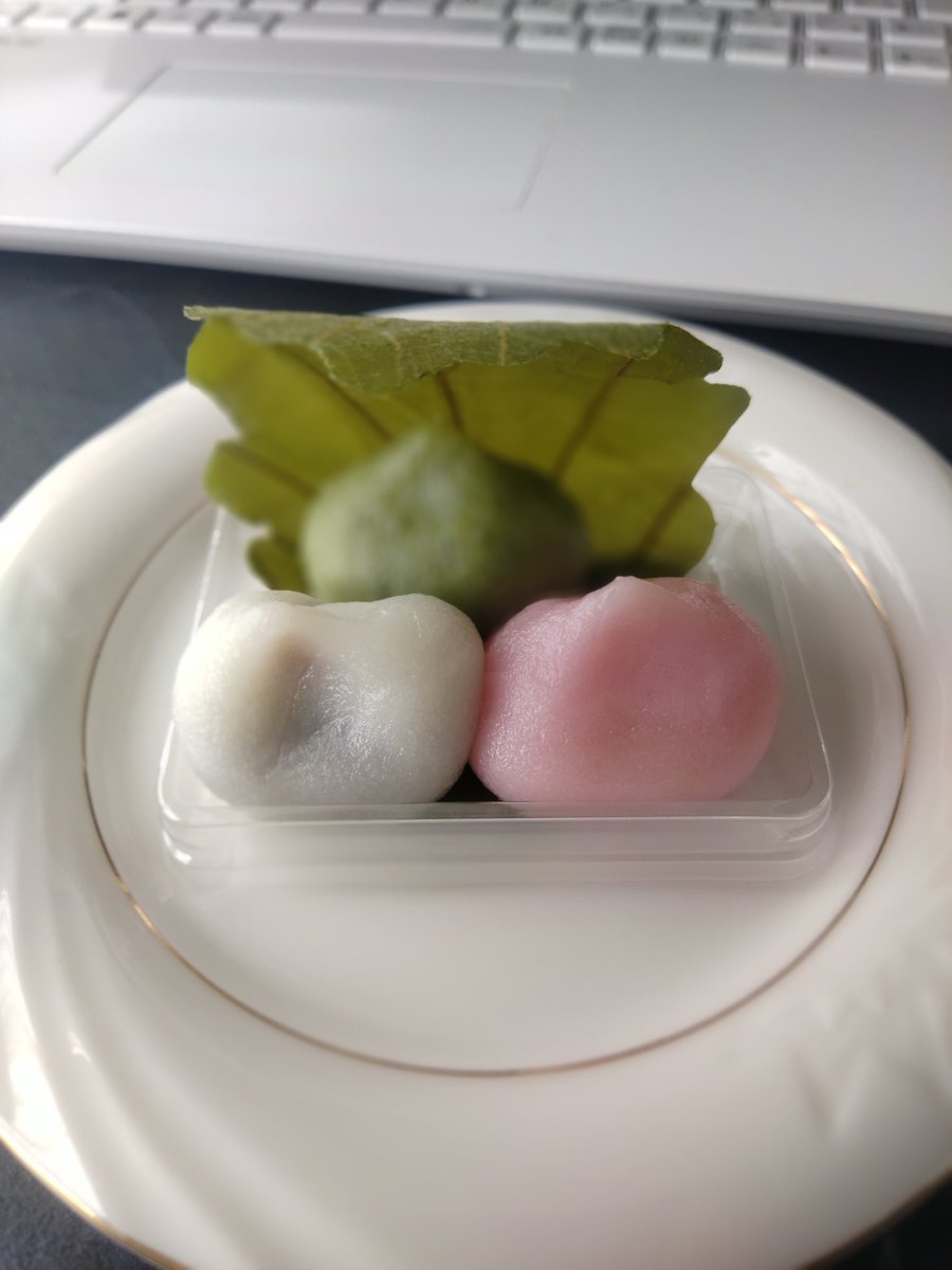 prettynon3's tweet photo. 甘楽の三色かしわ餅❤
和菓子美味しいよね🎵 https://t.co/N8v9iFc3Fu