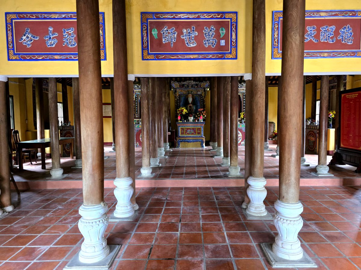Tam Ky, Quang Nam, a place of empty boulevards, 1,000-year-old Cham towers, and the best chicken rice in Vietnam
Watch the full episode here: youtu.be/EDq_LLVeYfU

#RenOverSea #TamKy #QuangNam #VietnamTour #SoloTravel #AdventureTravel #MotorbikeLife #BorderlineOdyssey #DaNang