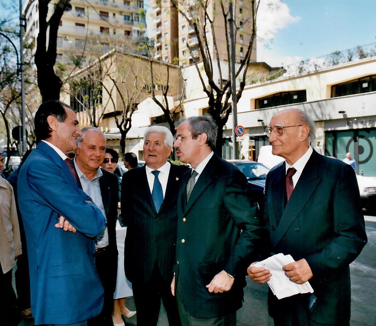 SartoriaLitrico's tweet image. Il 22 maggio 2003, a Catania, è stata intitolata una strada ad Angelo Litrico: un gesto ufficiale, un tributo che è insieme memoria e identità. 

#AngeloLitrico #SartoriaLitrico #MadeInItaly #EccellenzaItaliana #MemoriaStorica