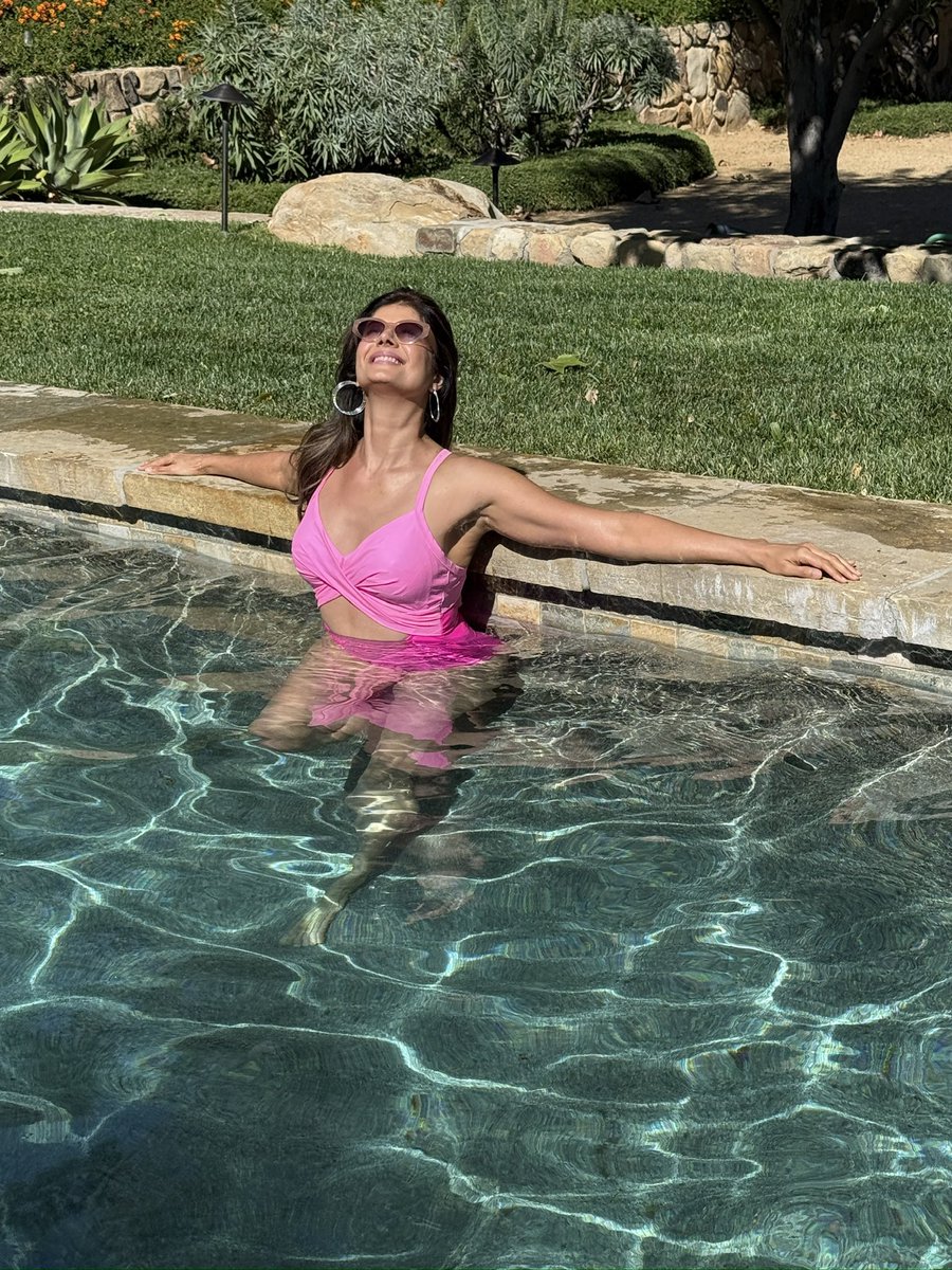 iampoojabatra's tweet image. #Summertime 🩵🩷