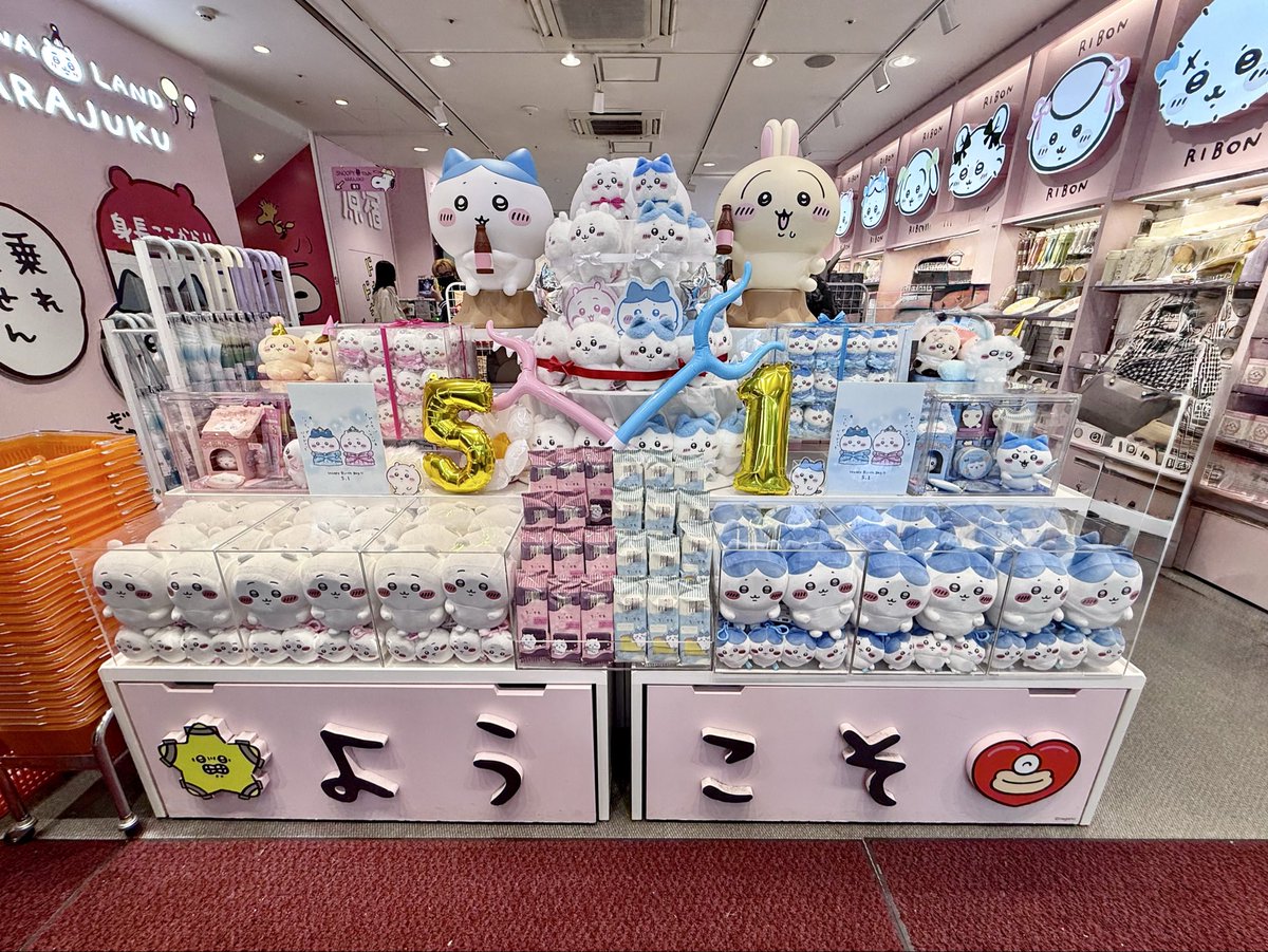 noumenhanako's tweet photo. 昨日はベーカリーでハピバちい活🎉
豪華パンは売り切れで買えなかったけどお誕生日パンも新動画もノベルティも可愛くて幸せでござった

 #ちいかわベーカリ���
#ちいかわ生誕祭
#ハチワレ生誕祭
#ちいかわ生誕祭2026 https://t.co/zQegQCxdNS