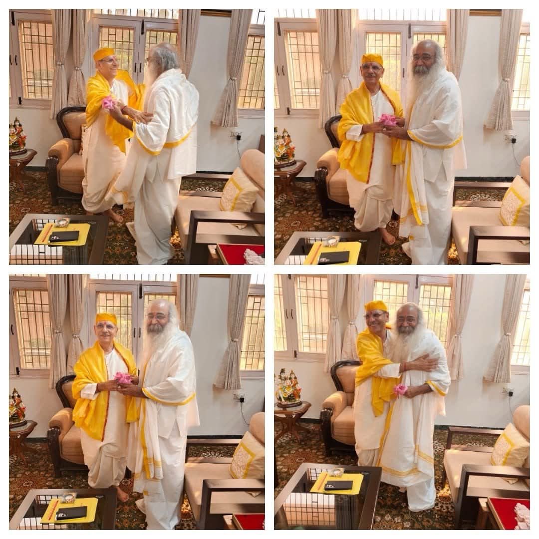 धर्म एवं “आध्यात्मिक”
जगत् के सच्चे पथ प्रदर्शक,
युगदृष्टा युग प्रवर्तक और साधना के शिखर,
सौम्य शालीन और सादगी के मर्यादित स्वरूप,
विश्व जागृति मिशन के संस्थापक पूज्य <a href="/SudhanshujiM/">Sudhanshuji Maharaj</a> को अवतरण दिवस की आत्मीय बधाई के साथ-साथ कोटिशः “वंदन”
और अभिनंदन.