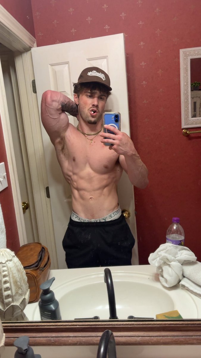 Jackedlifts tweet media