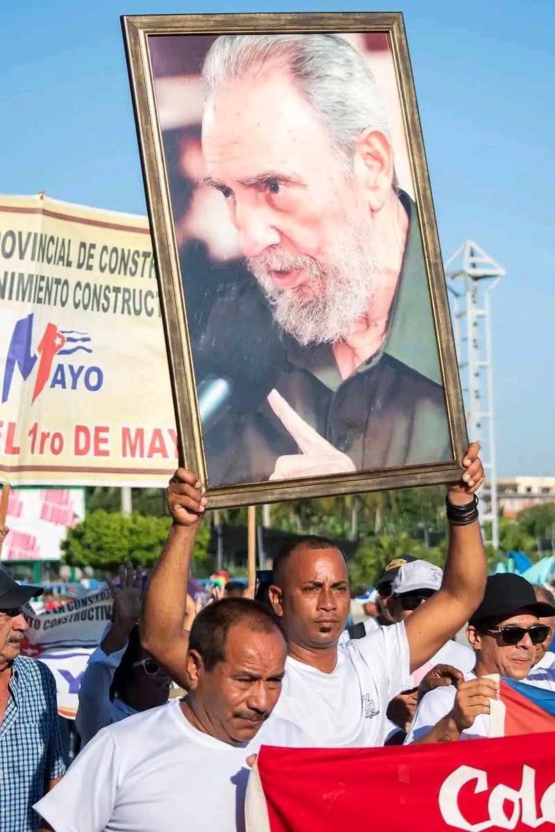 Cuando veo estas imágenes y la contundente respuesta del pueblo granmense en el desfile y en las firmas por la Patria,no alcanzan los días para premiar tanta lealtad, tanta firmeza, tanta gallardía.
#GranmaConmigoCuenta
#LaPatriaSeDeFiende
#1Mayo
