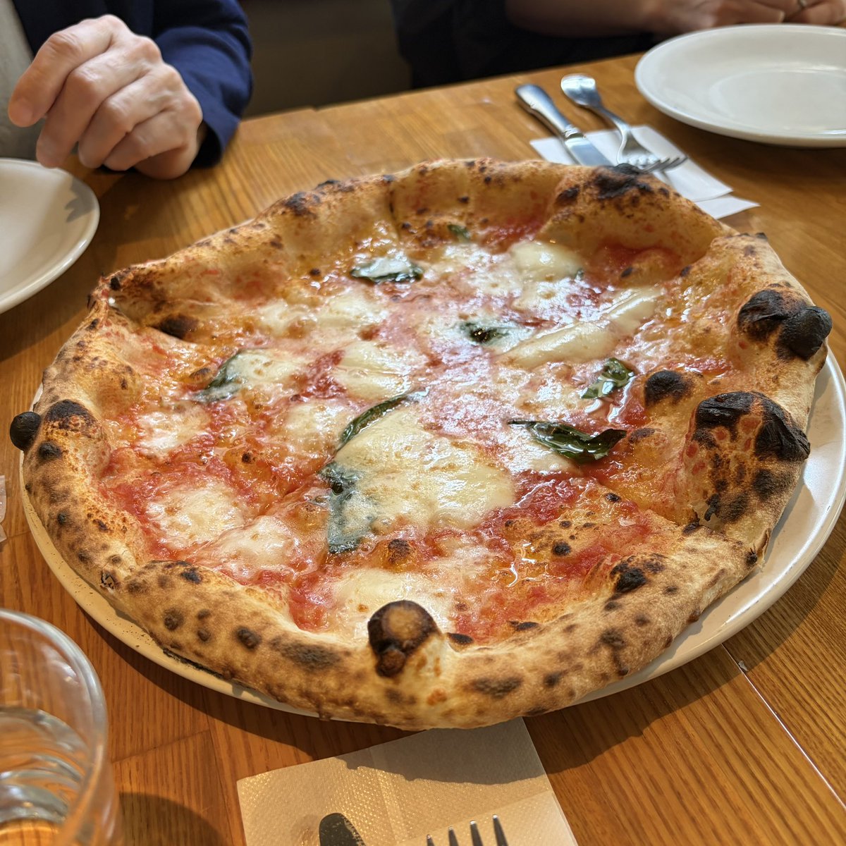 heliodor17ab's tweet image. 今日の習い事の後のランチは、LA PIZZA D'ORO。
薄めの生地のピザ🍕がとっても美味しい😋
再訪決定ですね。予約は必須だなあ、これは。
#中崎町グルメ 
#pizza