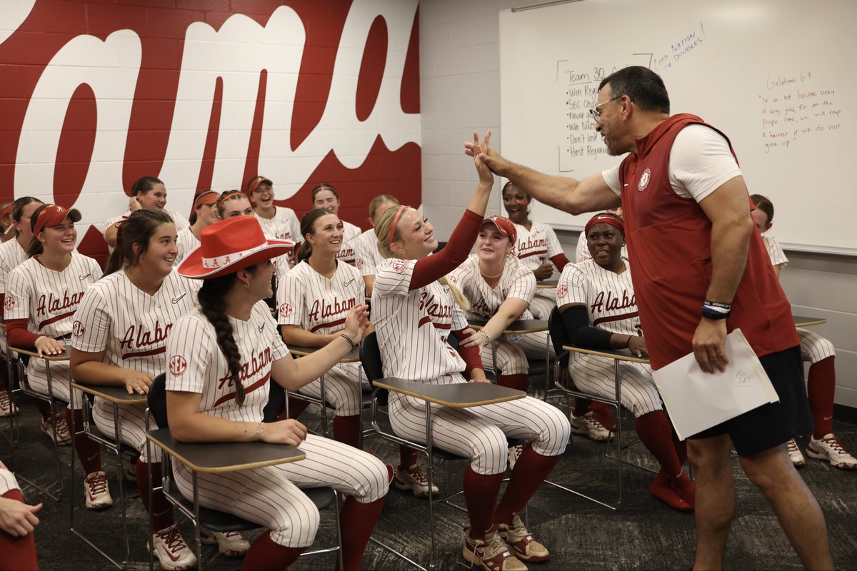 UACoachMurphy's tweet photo. LAST HOME GAME!

Saturday 1 pm 

Let’s send out #Team30 with a W! https://t.co/28FXVXAeBf