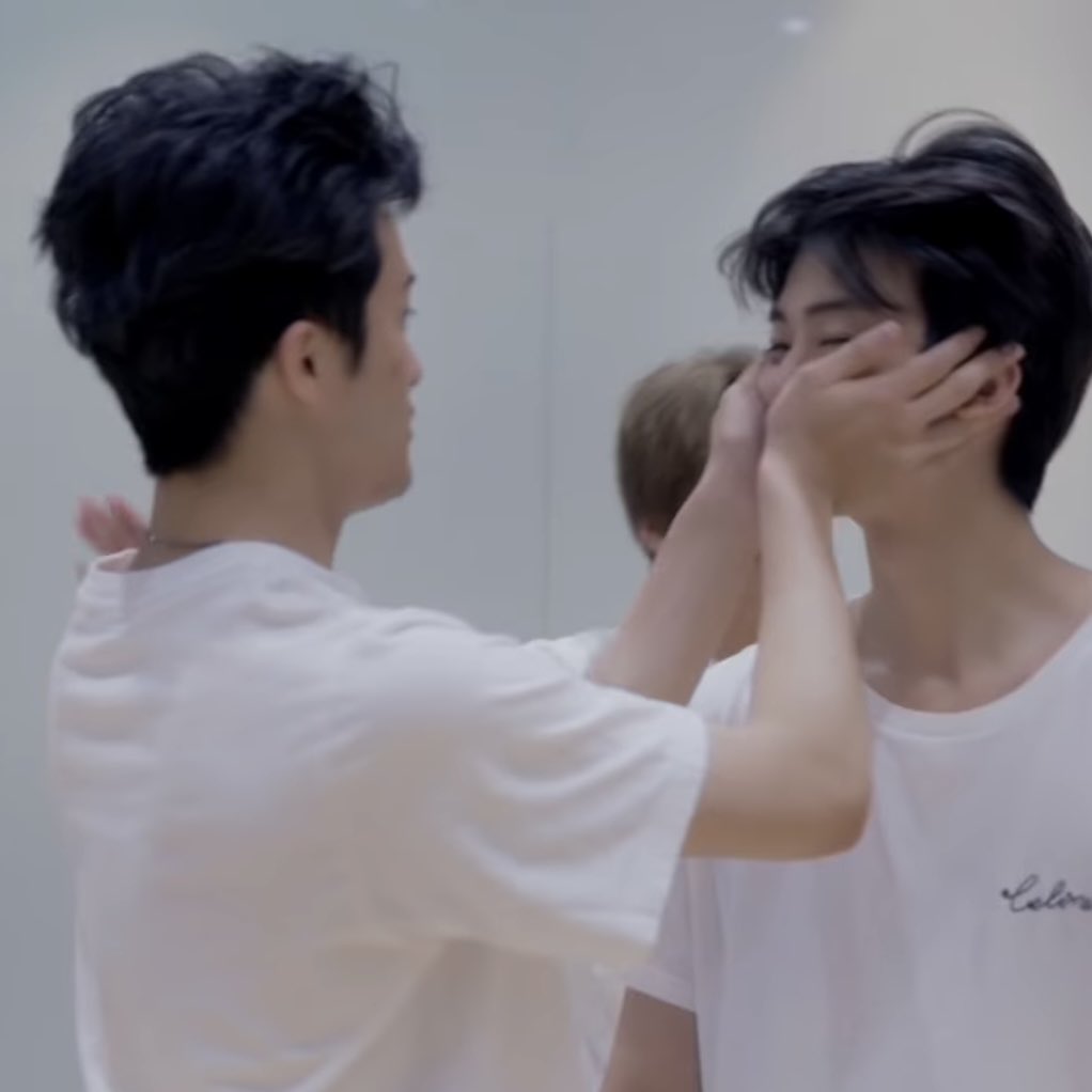 李J tweet media