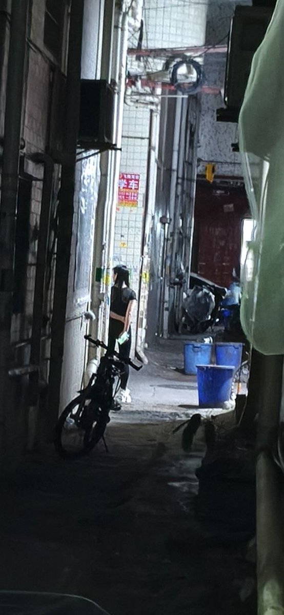 #广州 
增城东红一共五个，巨乳jk妹一个，一个纹身jk和一个长裙子。东红便利店对面一个马甲线的，另一条巷子黑色衣服也一个，总结，jk巨乳夯，东红便利店马甲线也可以，其他不太行