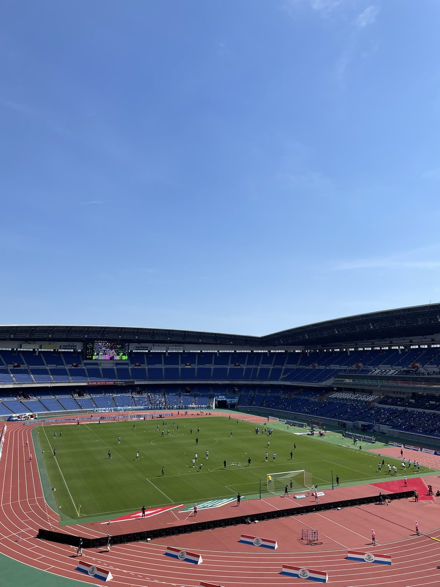 東方神起がライブした後もめちゃくちゃ綺麗な日産スタジアムの芝。グリーンキーパーさんいつもありがとう、そして東方神起のライブいつかまたやれますように🏟🔴

#fmarinos #東方神起