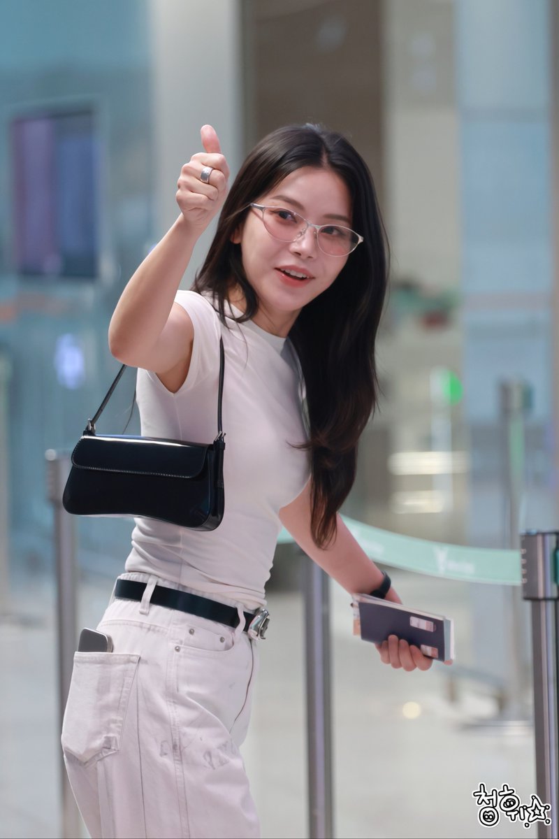 cjdgnl1's tweet image. 260502 솔라 ICN 출국

미래인간 김용선

#MAMAMOO #SOLAR #마마무 #솔라