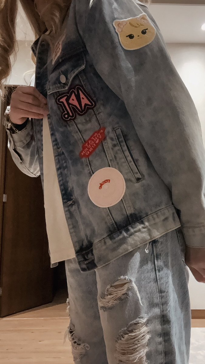 first time wearing my rosie jacket and i looove it sm omg 🤍