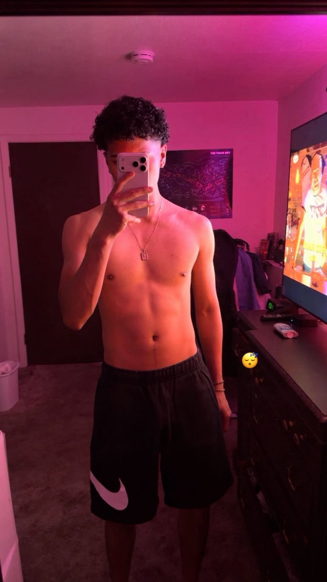 𝕭𝕯 tweet media