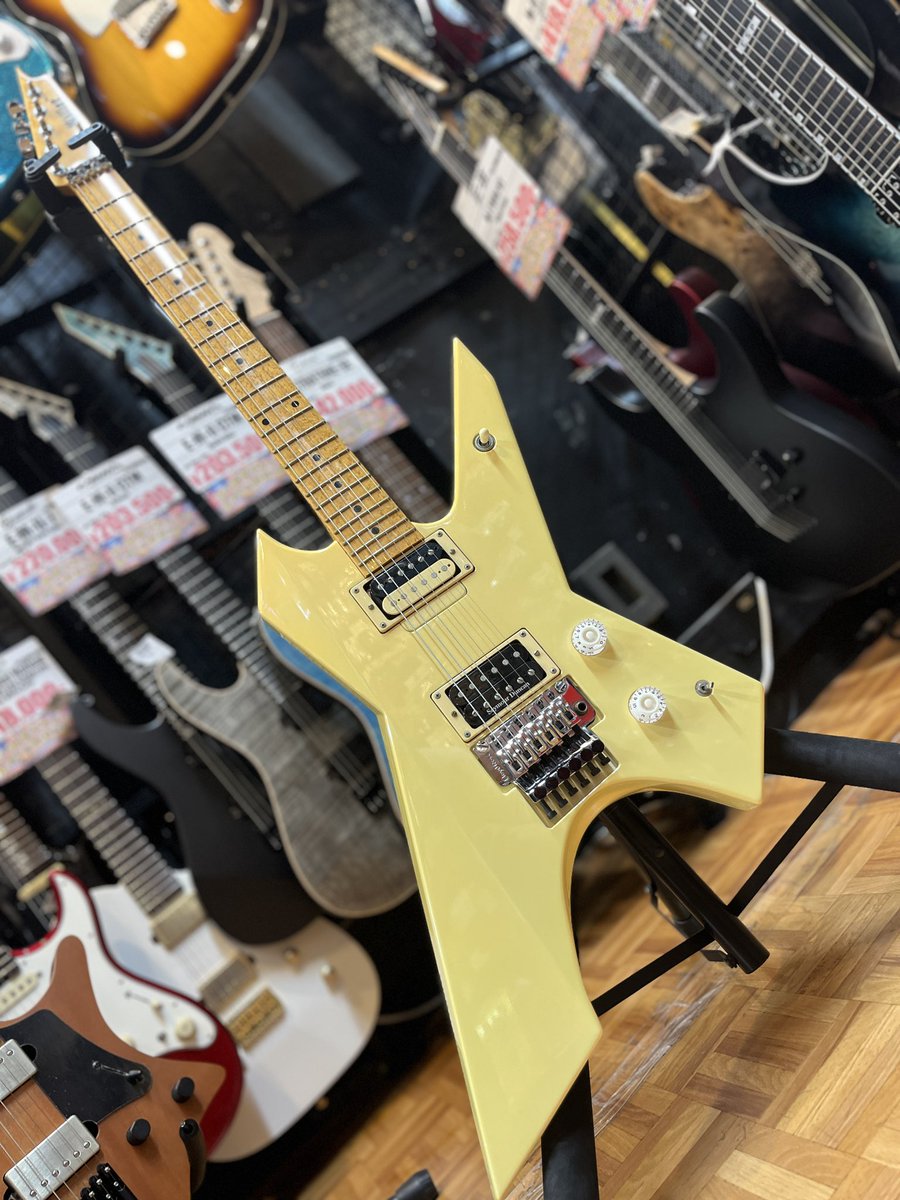 esptechhouse's tweet image. 【中古入荷速報！】
Killer KG-Prime90 (Pearl White)

ボディの日焼けがございます。
しかし、傷・汚れなどなく非常に綺麗な状態です！

¥398,000-で店頭販売開始です！

詳細は後ほど...
#Killerguitars  #Prime #ギター #中古ギター