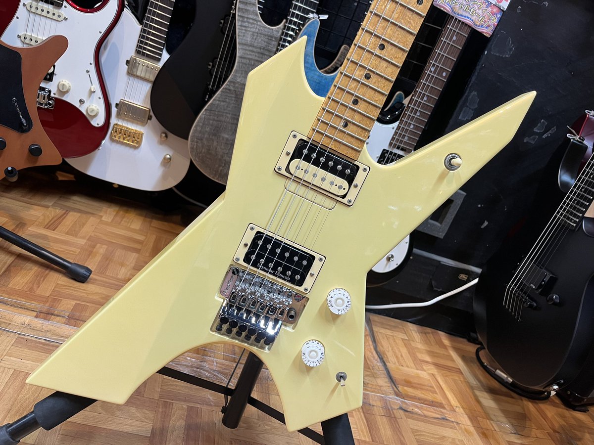 esptechhouse's tweet image. 【中古入荷速報！】
Killer KG-Prime90 (Pearl White)

ボディの日焼けがございます。
しかし、傷・汚れなどなく非常に綺麗な状態です！

¥398,000-で店頭販売開始です！

詳細は後ほど...
#Killerguitars  #Prime #ギター #中古ギター
