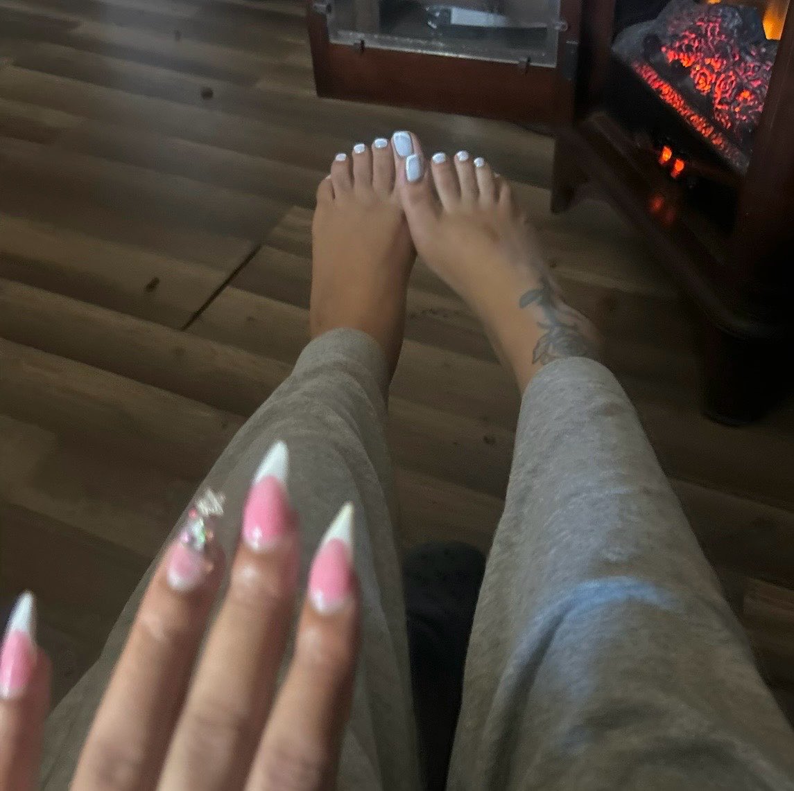 CamillaS749's tweet image. selling custom feet pics:$$ #toes  #feetfetısh #feet  #sellingcontent #pic