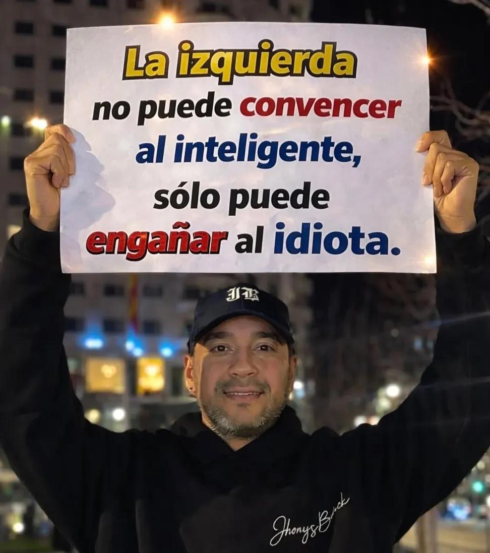 L A R A tweet media