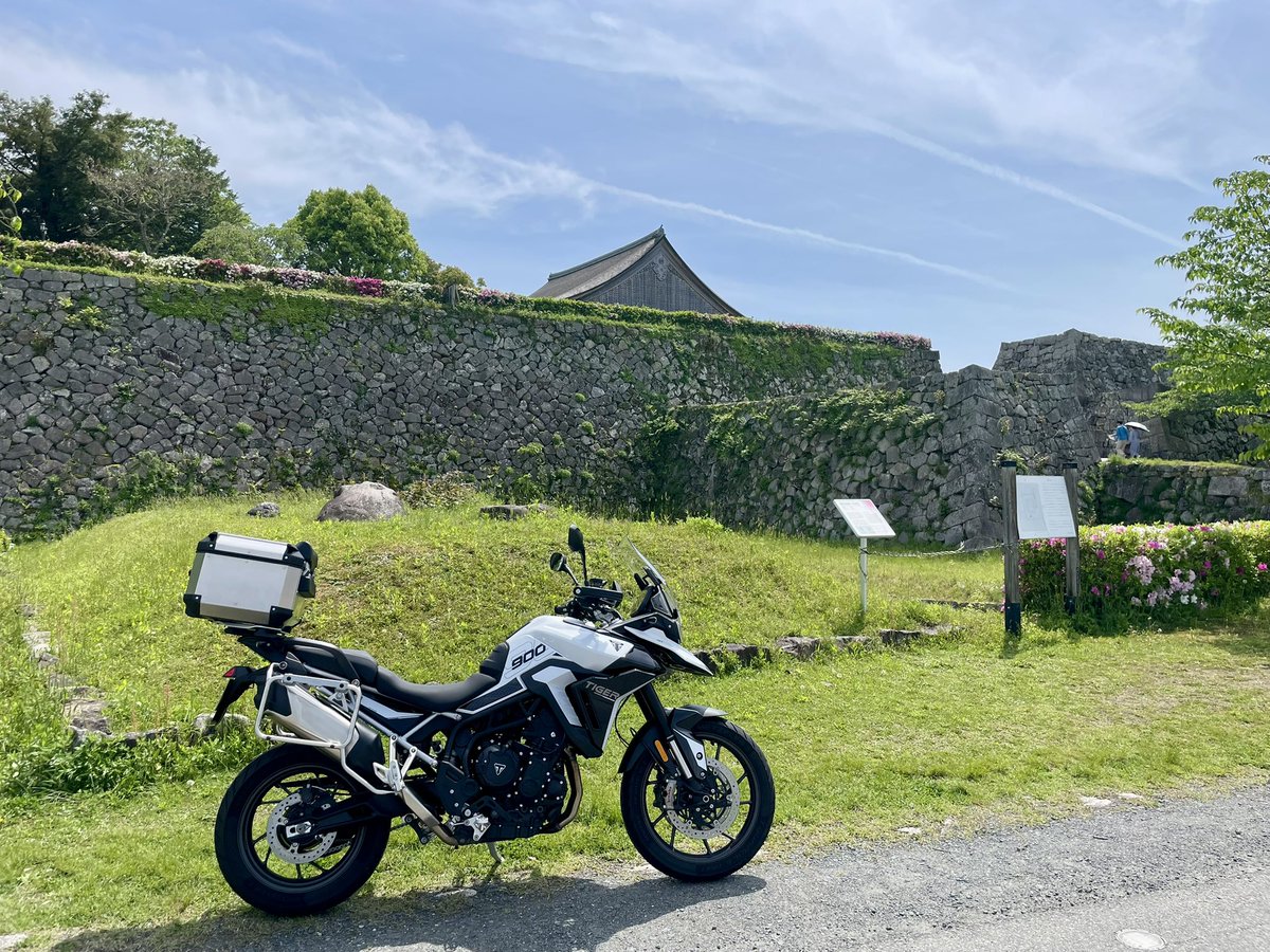 supershear's tweet photo. GW初日、快晴の中、Tiger900GTで近場の篠山城までです☀️ https://t.co/pmygQi9okW