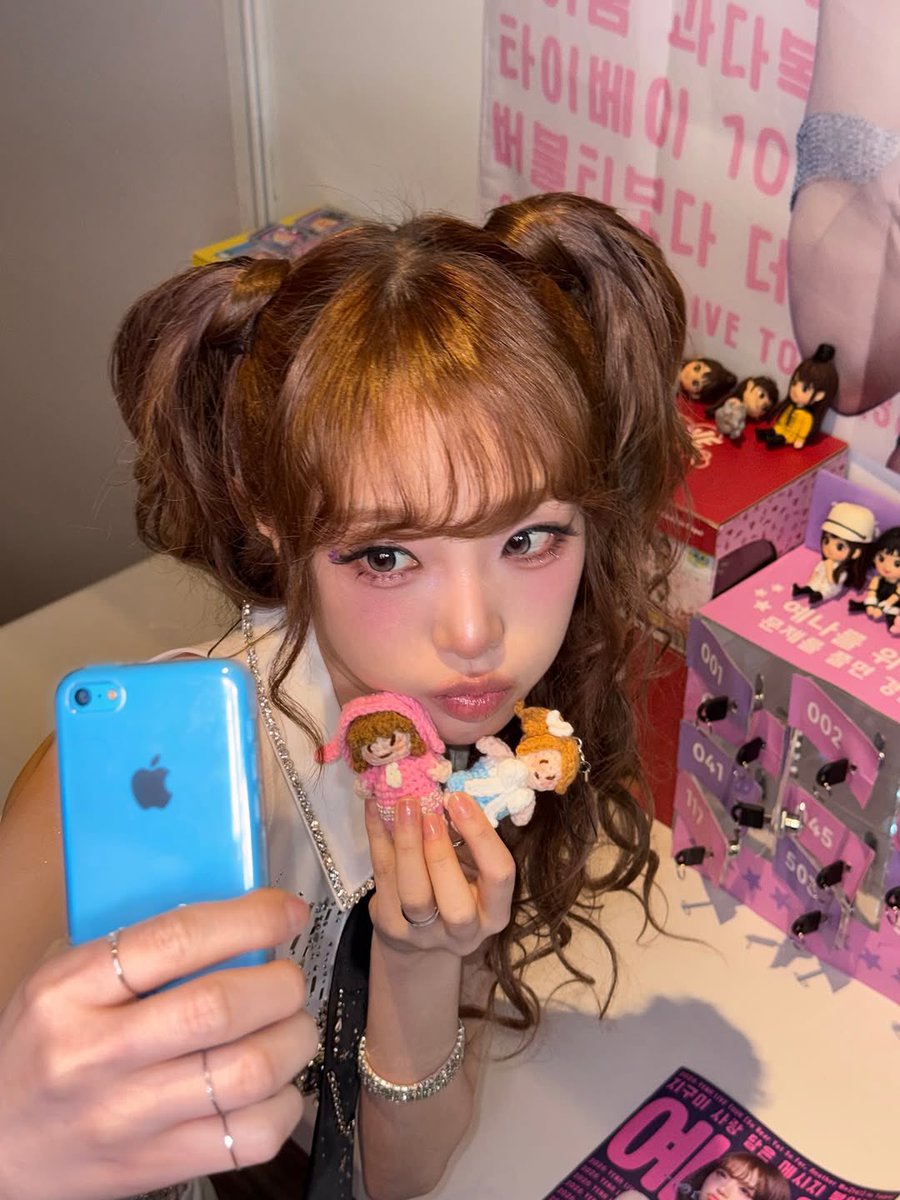 choi yena pics tweet media