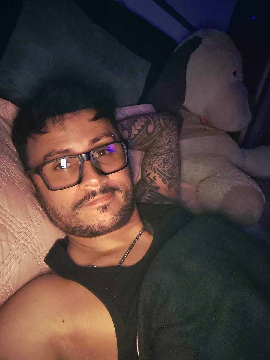rickykantautor's tweet image. Damas y caballeros, es oficial, debo comunicarles que he caído en las redes de #GameOfThrones.
#JuegoDeTronos. Temporada 2 y ya no puedo soltarla. 🤷🏻‍♂️