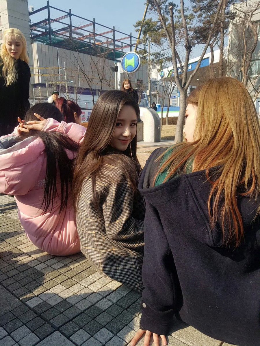 kim hyunjin barks jeon heejin aww tweet media
