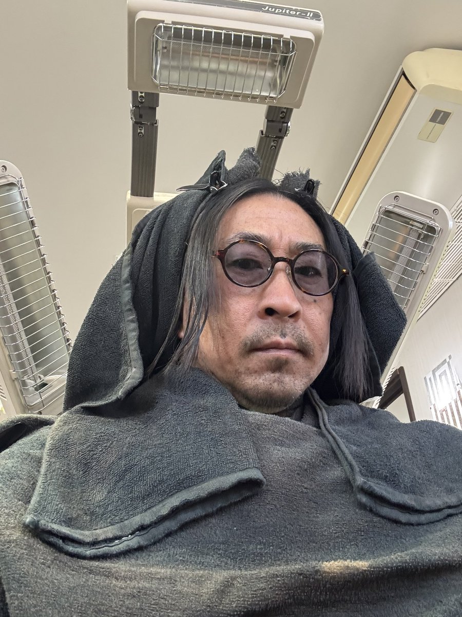 ohairabbit's tweet photo. パーマあててるGW初日の50代中年 https://t.co/5JSkahtTMw
